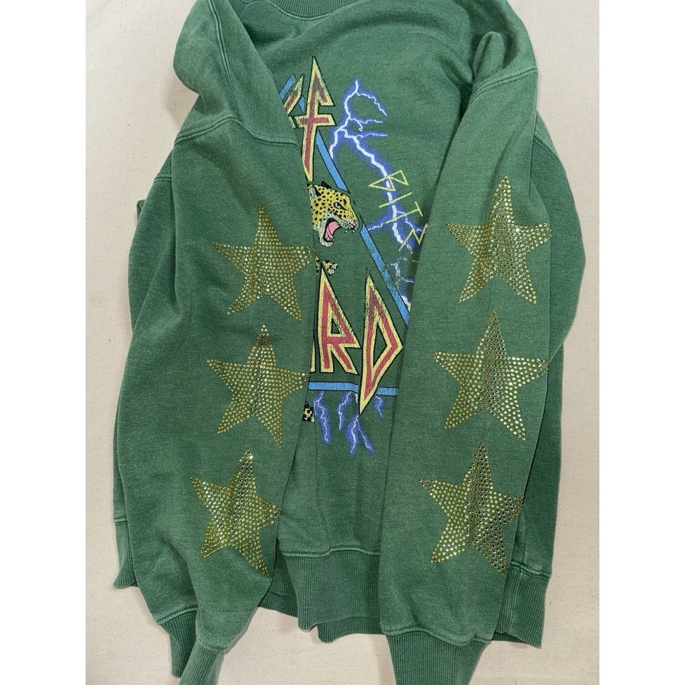 Def Leppard Green Graphic Sweatshirt Rhinestone Star Sleeves Women's Size S - Picture 4 of 6
